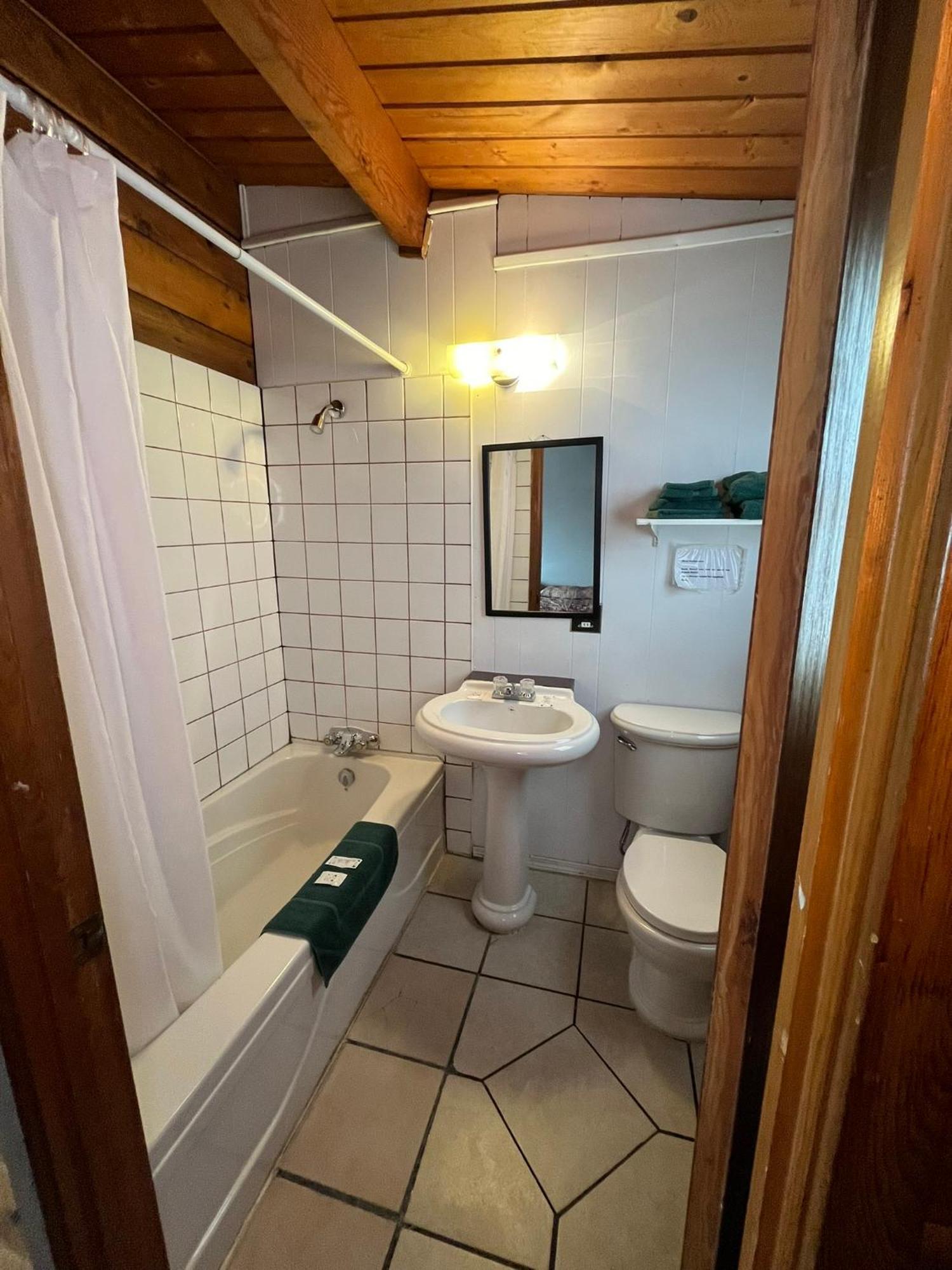 Raccoon Lodge Motel 실번 레이크 외부 사진